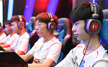 ���Ӿ���+��ý����Ӫ